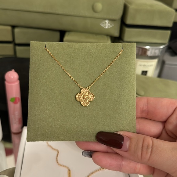 (SOLD) Van Cleef & Arpels Vintage Alhambra Pendant Rose Gold Necklace - Picture 2 of 14